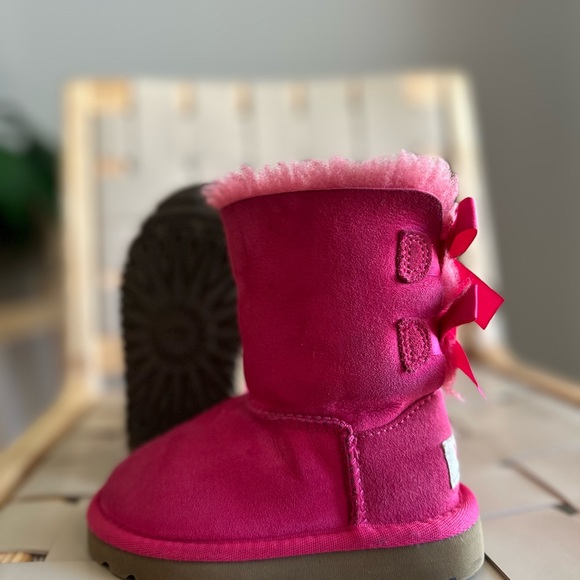 UGG: Bailey Bows - Picture 8 of 8